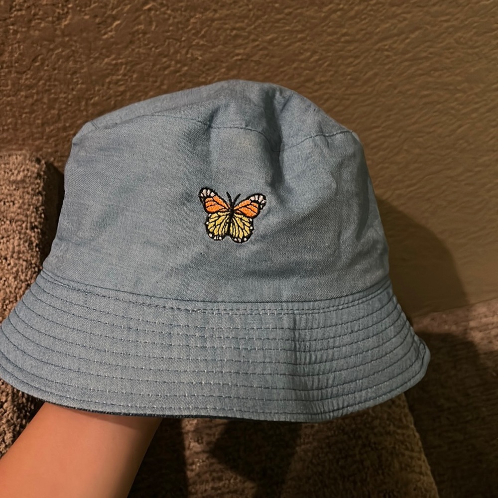 Bucket hat